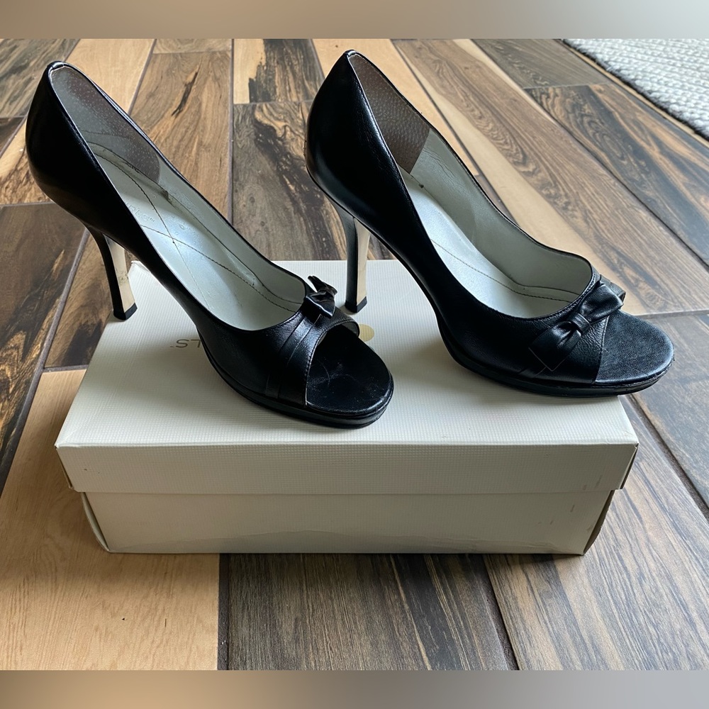 BCBGirls peekaboo Toe High Heel. Size 7